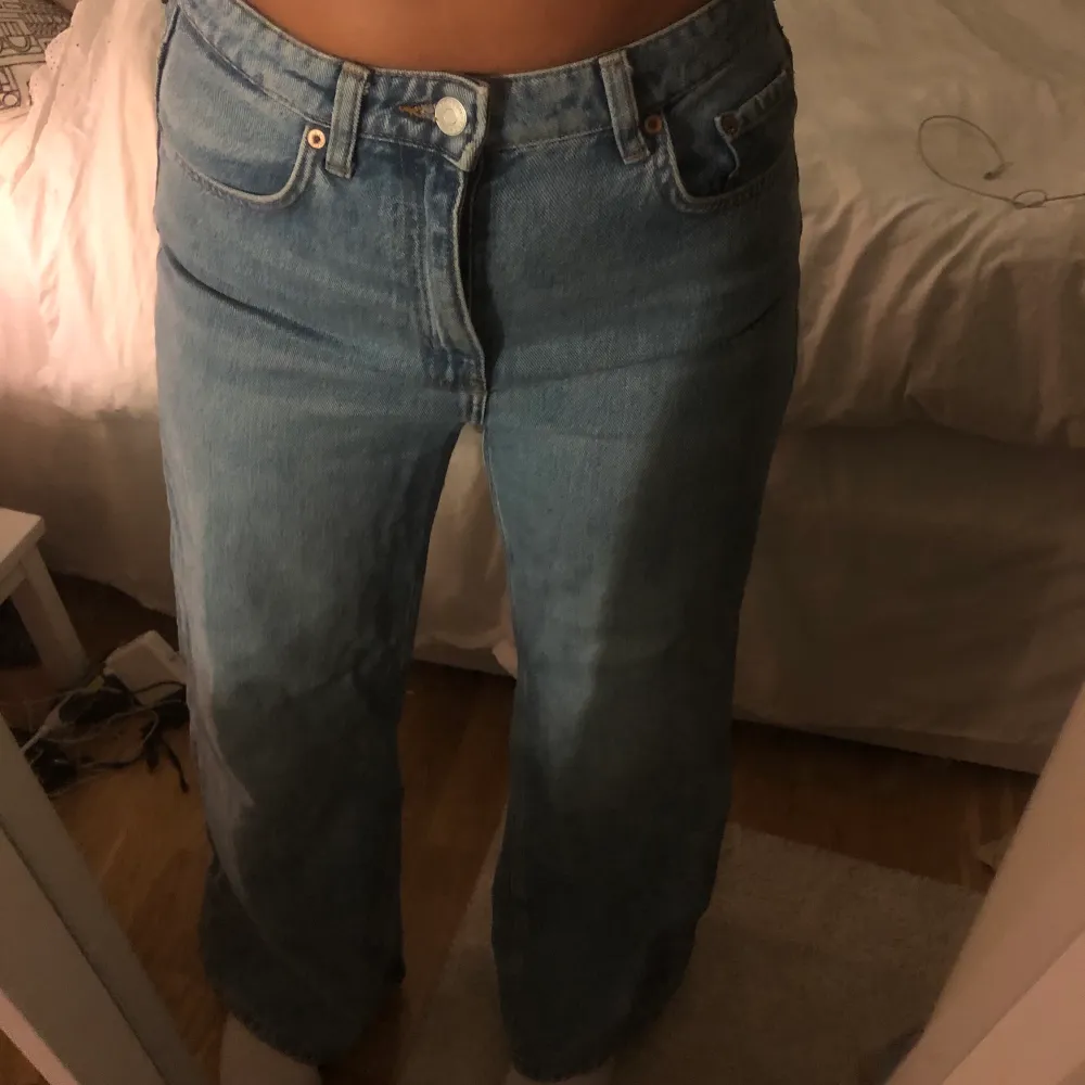 Weekday jeans i modellen ACE stl 28/30💗 fraktar eller möts upp. Jeans & Byxor.