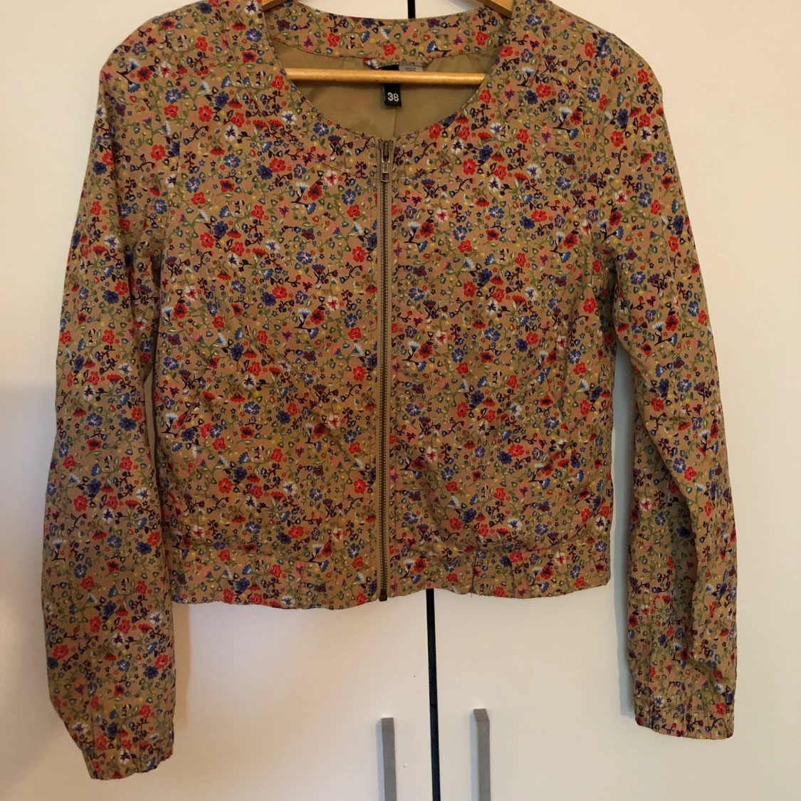 tunn jacka • h&m • 38 • blommor