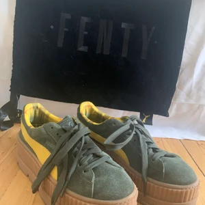 Sneakers - Skor från puma fenty by Rihanna. Sparsamt använda. Dustbag med vita skosnören medföljer. Storlek 38🥰