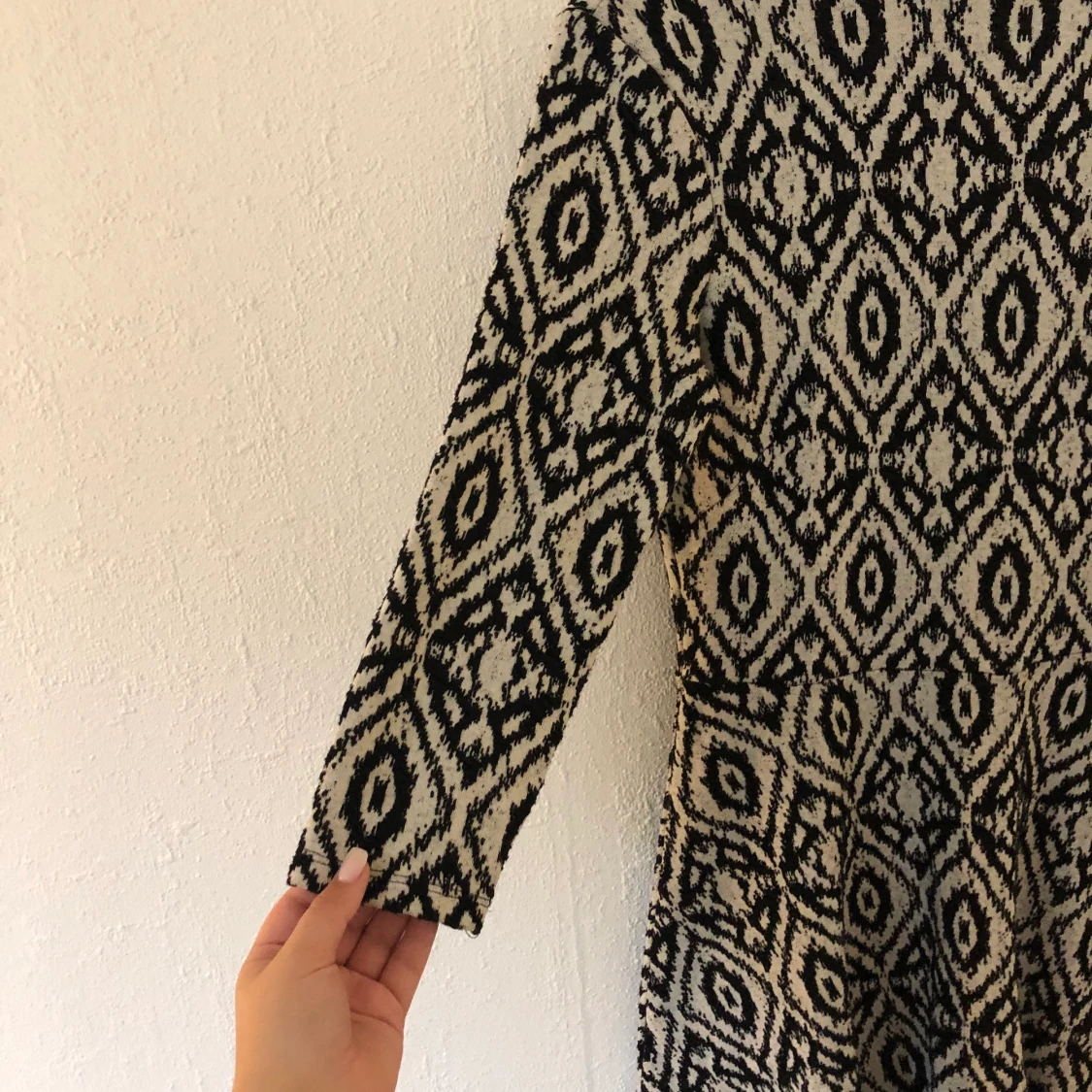 MÖNSTRIG KLÄNNING FRÅN HM - 90