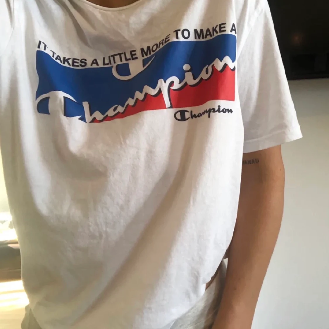 Vit T-shirt med tryck - 90