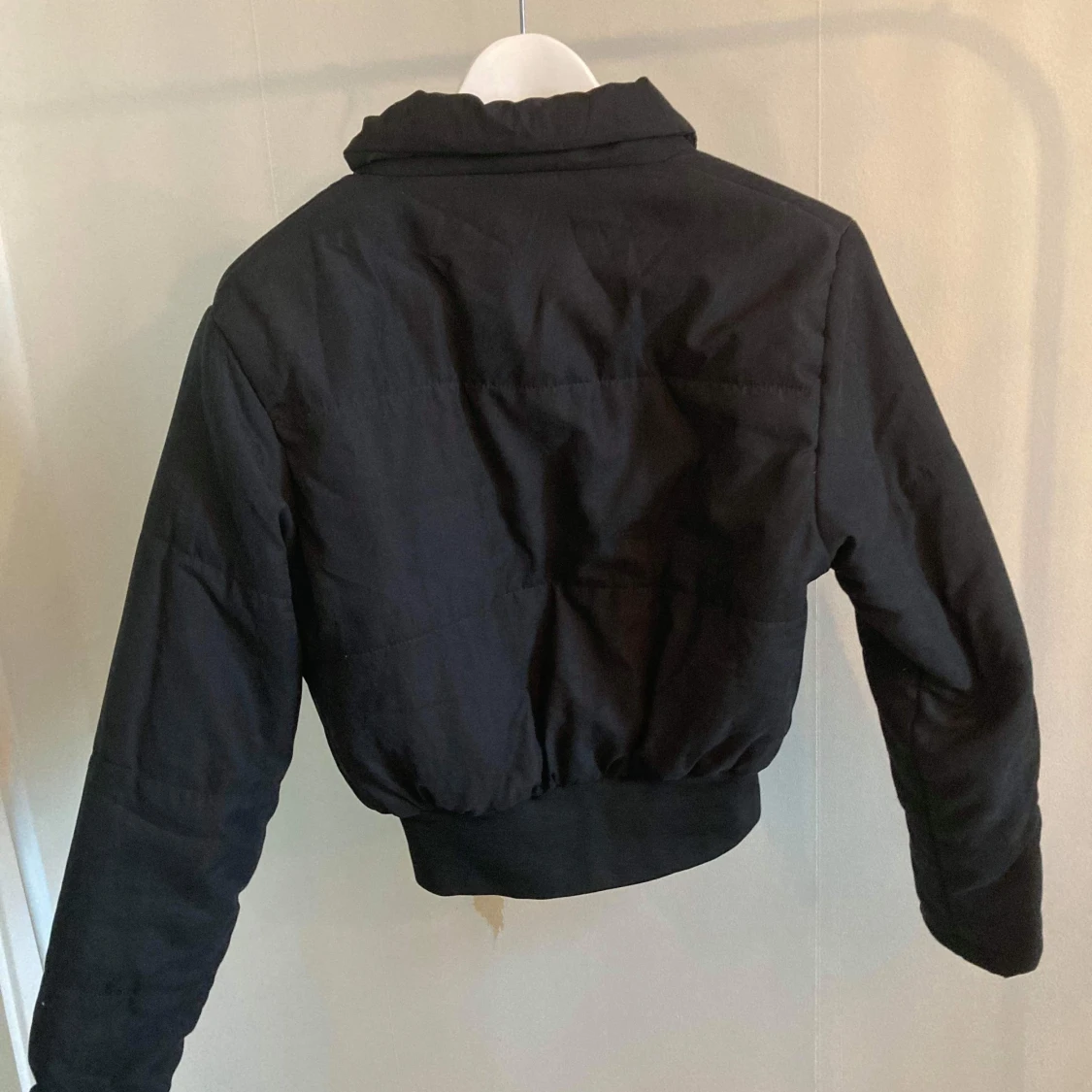 Croppad vinterjacka Prettylittlething, strl S - 90