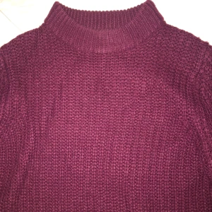 Rut & circle - Köpte denna för 499kr, slitsad på sidorna och båda ärmarna, har även knytning vid ärmarna, en liten krage