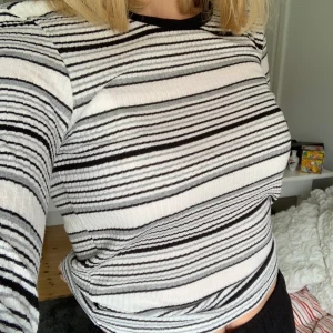 Långärmad tröja  - Snygg tröja som inte kommer till användning längre 