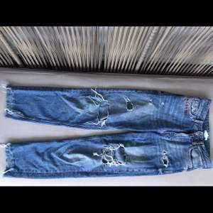 Slitna jeans från HM i storlek 32🌸