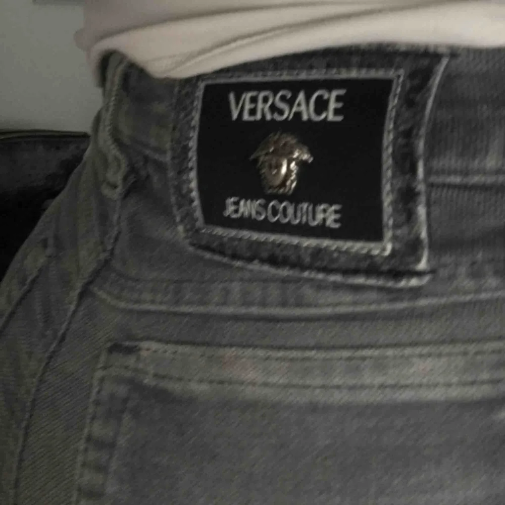 Versace byxa. Jeans & Byxor.