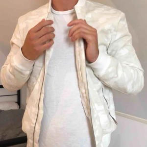  - Knappt använd jacka från ZARA