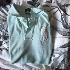  - Aldrig använd Ralph Lauren t - shirt i storlek XS Inte min stil eller storlek! :) (Är även öppen för byten)