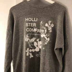  - Skön sweatshirt. Frakt tillkommer