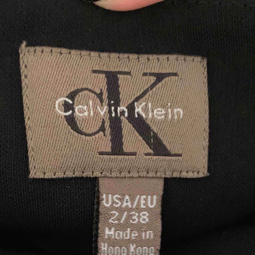 Superfin klänning från Calvin Klein. Frakt 36kr. Klänningar.