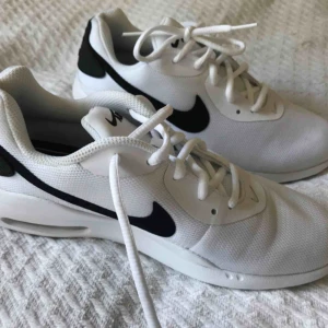  - Nya nike air sneakers strl 38, använd en gång. Nypris 800 kr. Äkta såklart. 