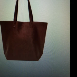 Leather bag from brand BAGGU.  -  Leather bag from brand BAGGU. 