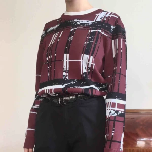  - Cool tröja från fina märket samoe samoe. Top skick! Rejält o bra material. Möts på södermalm. Frakt tillkommer! 💞💞💞