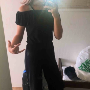  - Passar xs me lite kortare ben ,men en byxdress skit snygg men använder inte tyvärr!!skiiiit snygg 