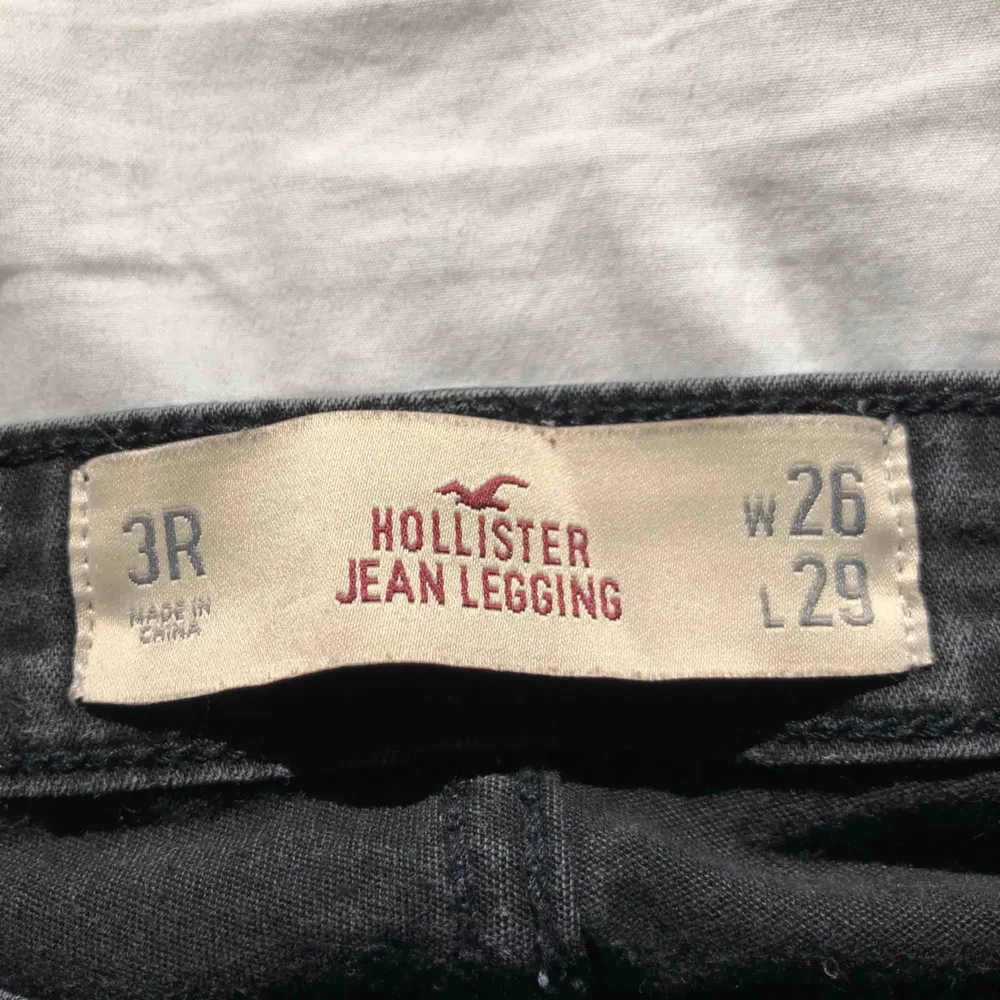 Tighta lågmidjade jeans från hollister. Frakt: 60kr. Jeans & Byxor.