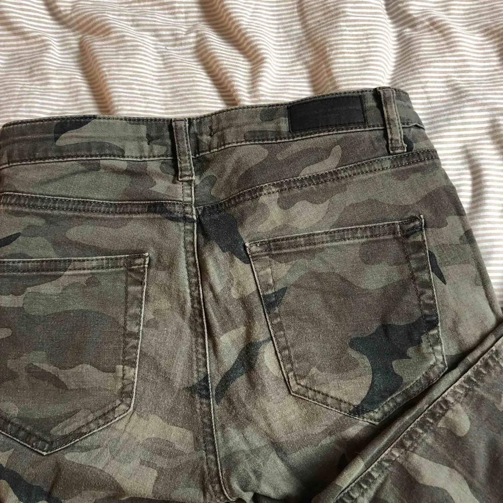 Mjuka camouflages jeans från Lindex Storlek 38 . Jeans & Byxor.