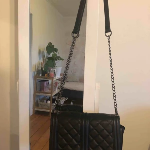  - Helt ny och oanvänd väska från Glitter. 50:- + frakt.