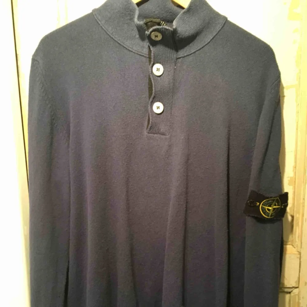 Mörkblå vintage si-tröja. Stl XXL men krympt i tvätten så numera en M . Tröjor & Koftor.