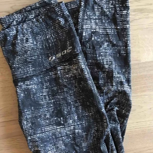  - Träningstajts från Soc, knappt använda!