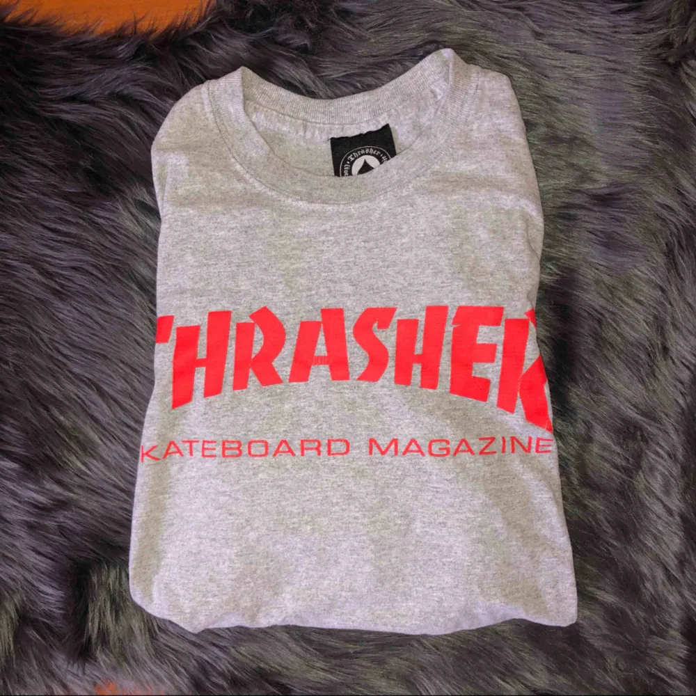 Säljer min älskade Thrasher tisha då jag aldrig använder den. Köpare står för frakt❤️. T-shirts.