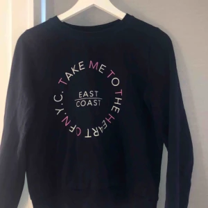  - Väldigt bra skick på tröjan. Frakt tillkommer