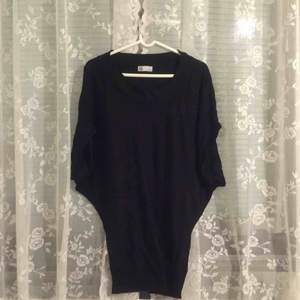 Oversize soft cotton/viscose knit. Wear it as a dress or over jeans.