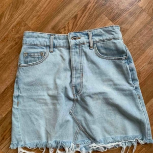  - Från bershka. Min favoritkjol som är för liten för mig nu