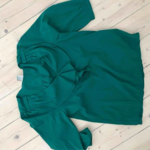  - Så fin blus. Helt ny! 