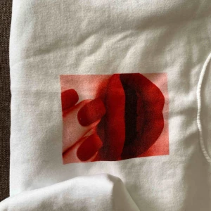  - Tröja med schysst tryck  Aldrig använd