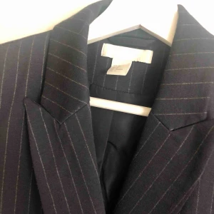  - Kavaj från hm använd en gång storlek 38, så den ska bli lite längre. 