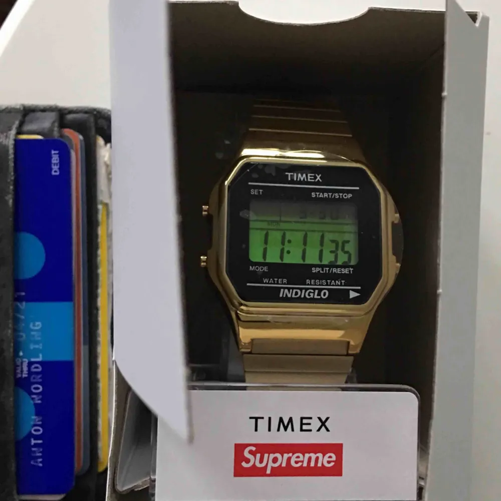 Supreme Timex Klocka i guld. Accessoarer.