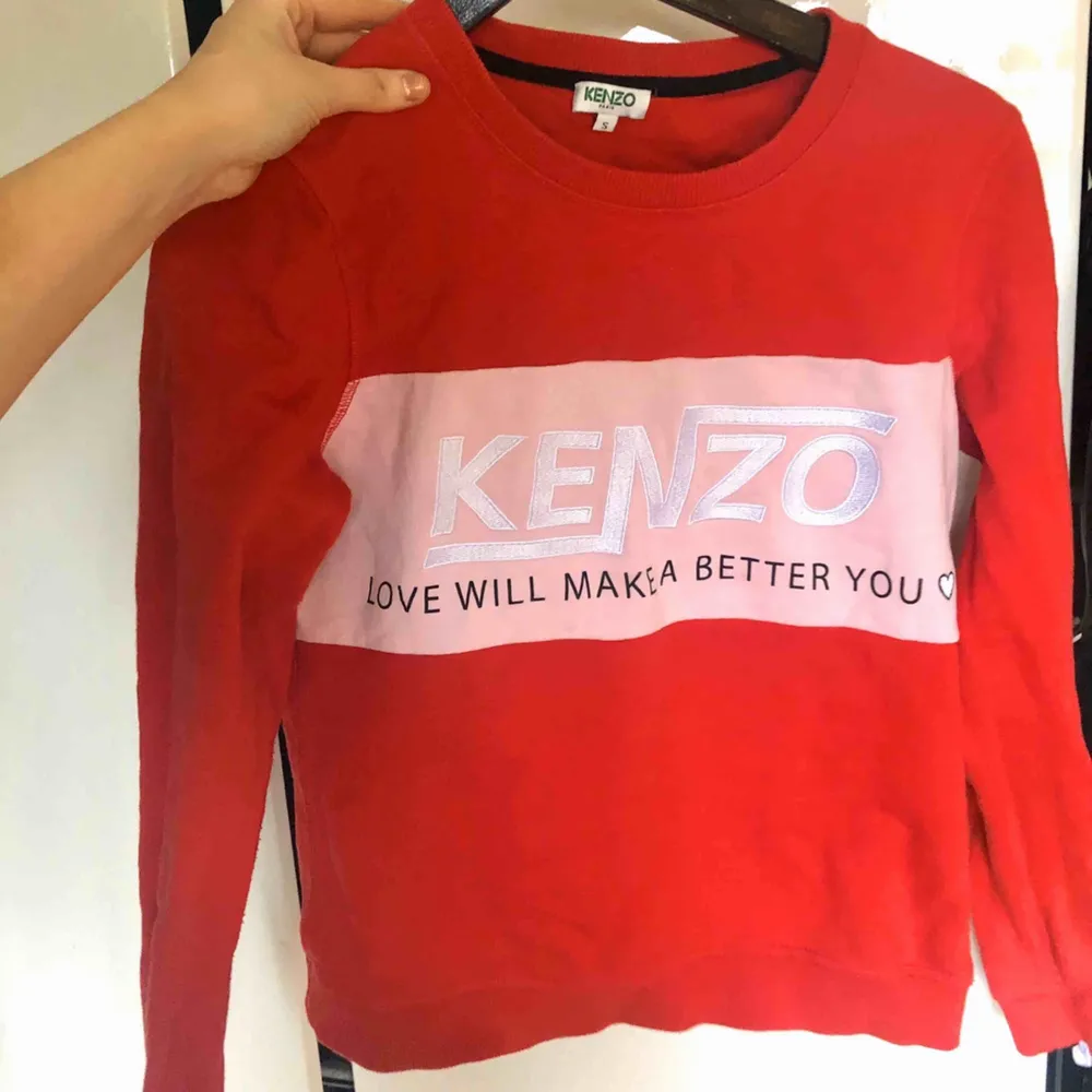 Superfin sweatshirt från Kenzo. Nästan inte använda, ca 5 gånger kanske! Köpt på Zalando hemsida ÄKTA!!. Tröjor & Koftor.