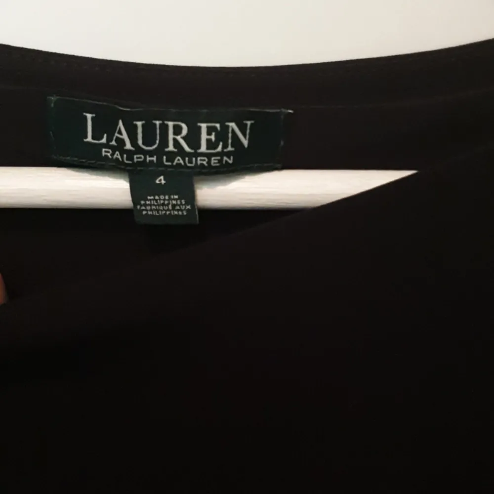 Klänning från Ralph Lauren,  storlek 34, använd en gång, väldigt ny. Köptes för 1000. Klänningar.