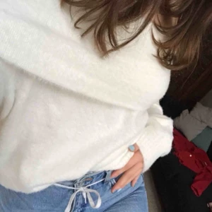  - Superfin och gosig tröja till hösten/vintern. Använd 1-3 ggr då den inte riktigt är min stil längre, köpt förra vintern. Kunden står för frakt eller mötas upp i Sthlm.