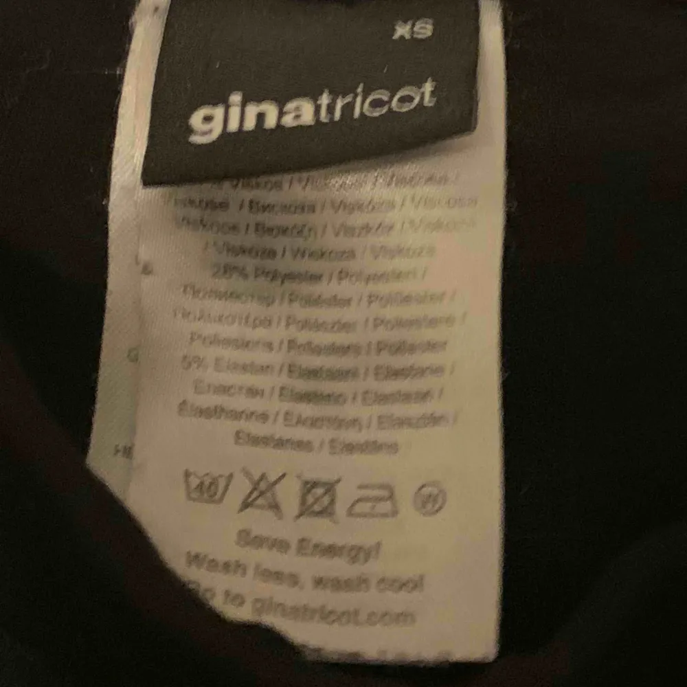 Yoga pants ifrån Gina Tricot. Storlek xs men passar s med.  Frakt står köparen för Pris kan diskuteras!. Jeans & Byxor.