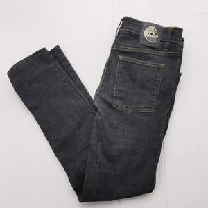 Jättefina jeans från Cheap Monday i jättefint skick. Köparen står för frakten ⚡