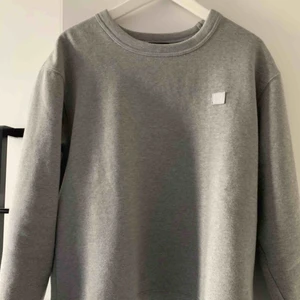  - Acne sweatshirt  Nypris:1800