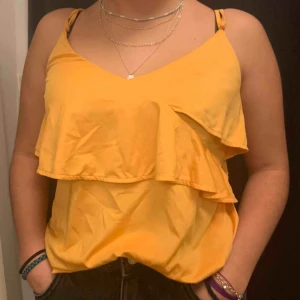  - Superfint linne från hm, lite skrykligt på bilden men det går lätt å fixa:)