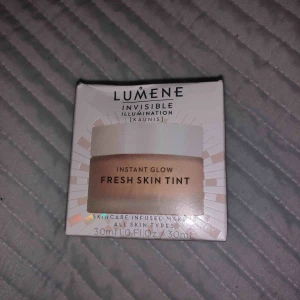  - Helt ny har aldrig kommit till användan och det är fel färg för Mig.färgen heter universal Dark❤️