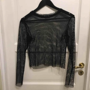  - Jättefin tröja från bershka, använd typ tre gånger så är i väldigt bra skick. Bjuder på frakten