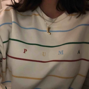  - Säljer denna sweatshirt från Puma som aldrig används. Den e strl Xs men passar definitivt en S och är i perfekt skick! Köparen står för frakt. Nypris 575kr 