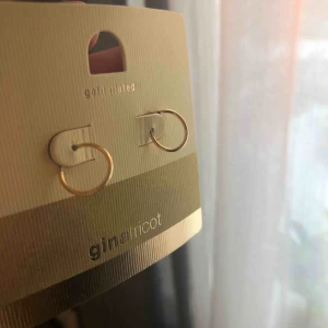  - Snygga små örhängen i guld. Aldrig använda 🥰🥰