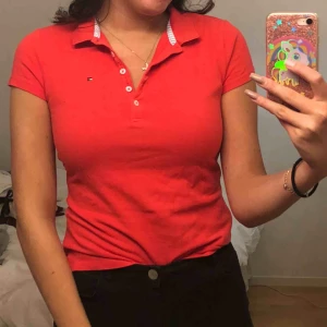  - En jättefin piketröja som tyvärr är för liten för mig. Köptes för 2 år sedan för 400kr och har knappt använts pågrund av fel storlek. Köparen står för frakt.💓