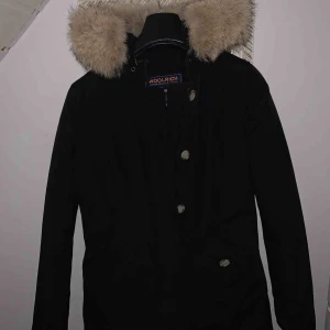  - Säljer min Woolrich jacka strl xs! Använd fåtal ggr och är precis som ny. Köpte den på NK i Göteborg för 7000kr. 