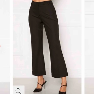  - Ett par kostymbyxor från Nelly Aldrig använda eller ens testade!  Fick dem i fel storlek, men hade älskat dem annars! 😍