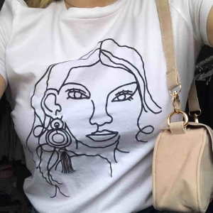  - Superfin t shirt från Cubus, aldrig använt den så den är ny. Ifall du har frågor, tveka inte att fråga! Kan fraktas om du står för 39kr frakt!😊💕