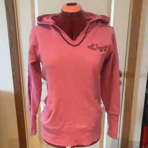  - Ny tränings- hoodie / luvtröja från Röhnisch. Finns i Nacka  Köpare står för ev. frakt.