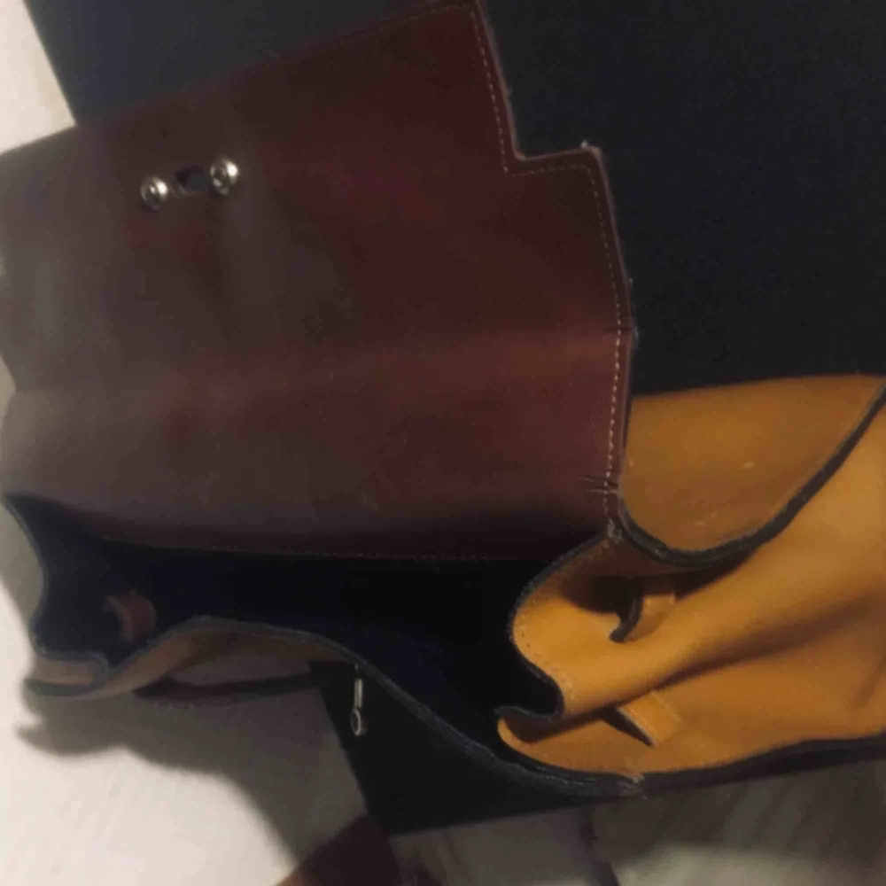 Vintage väska köpt i Paris Liknar lite en Hermes Birkin bag. Väskor.