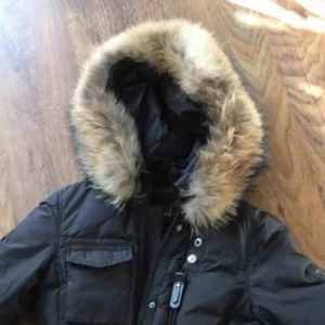  - Äkta hollies jacka. Nypris 4500. OANVÄND. 