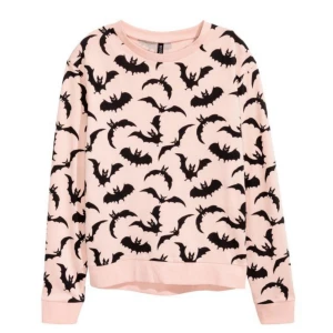  - Rosa fladdermus tröja från h&m divided. Frakt tillkommer